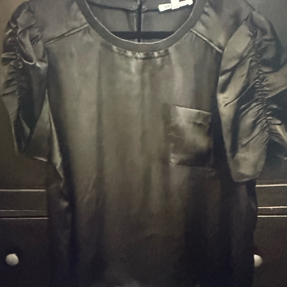 DR2 Black Ruched Short Sleeve Blouse - Picture 2 of 4
